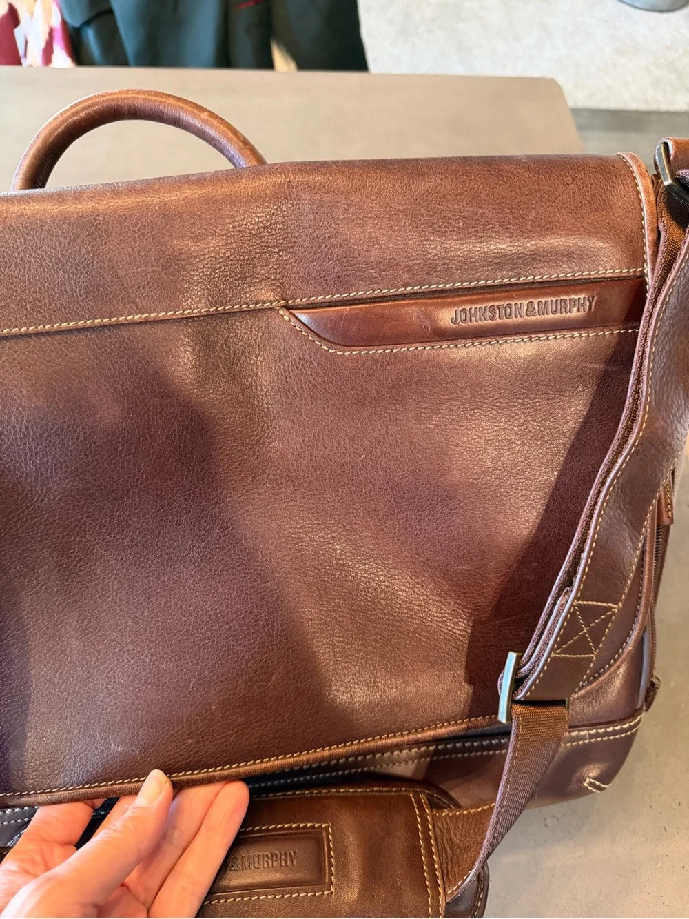 Gorgeous Johnston & Murphy Brown Leather Messenger Bag Briefcase Laptop
